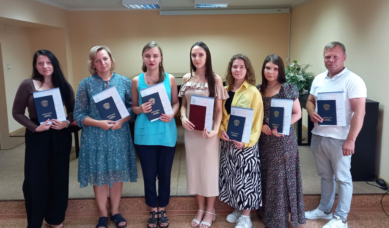 25 июля прошло вручение дипломов бакалавра выпускникам профиля «Изобразительное искусство».